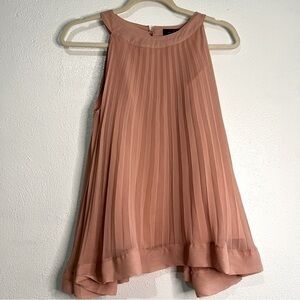 Ontwelfth light mauve sleeveless, pleated top. Sz M. NWOT.